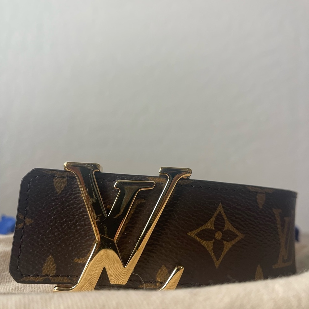 Louis Vuitton Belt *No box* *minor scratch on buckle*